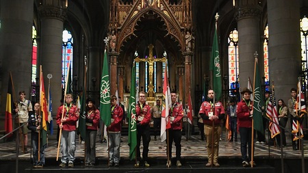 Linz: Pfadfinder aus 20 Nationen holten Friedenslicht aus Mariendom