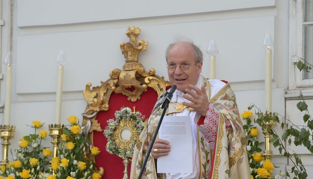 Fronleichnamsprozession; Kardinal Christoph Sch / kathbild.at / Franz Josef Rupprecht, Franz Josef Rupprecht Schönborn: Fronleichnam zeigt Jesu Nähe zu den Menschen